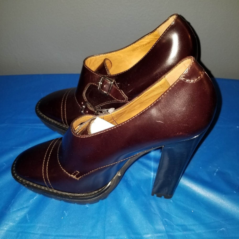 Shoes - Picture 7 of 8